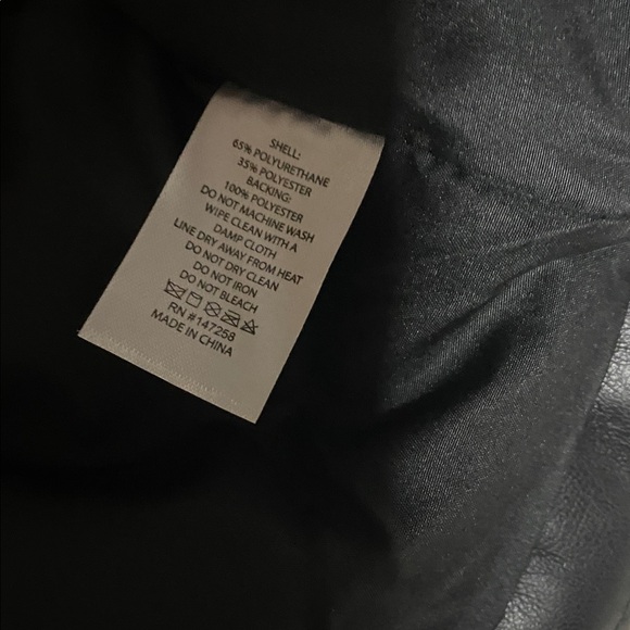 🎱 Simply Southern Cropped Button Down Faux Leather Black Charcoal Puffer Vest! - Picture 10 of 10